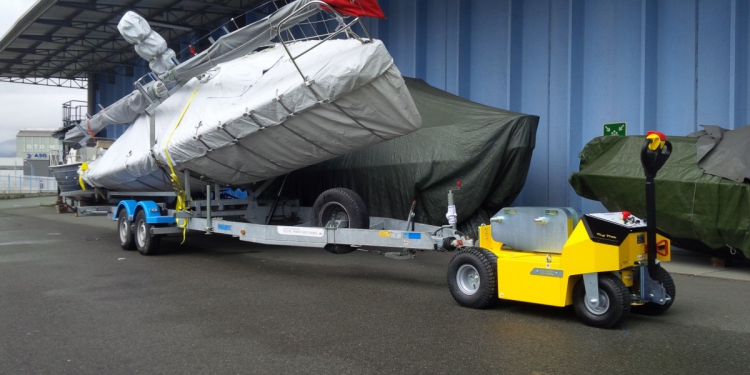 Elektrotrekker TT-3000 Capaciteit tot 14.000 kg rollende lastHier in gebruik bij de Jachthaven
