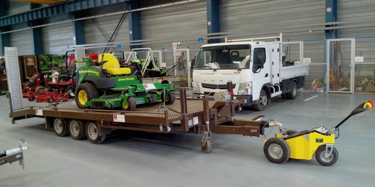 Elektrotrekker OT-900 Capaciteit tot 4.000 kg rollende lastUitvoerbaar met heffende trekhaak